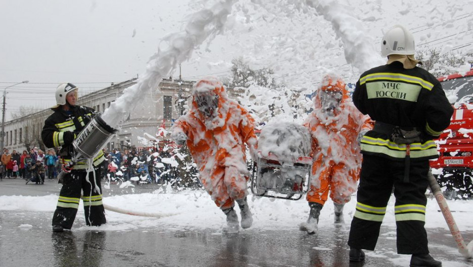 Выставка пожарной техники в Барнауле. 26 апреля 2015 года.
