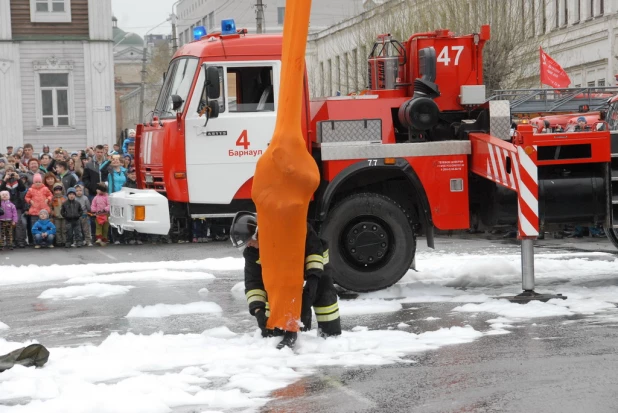 Выставка пожарной техники в Барнауле. 26 апреля 2015 года.