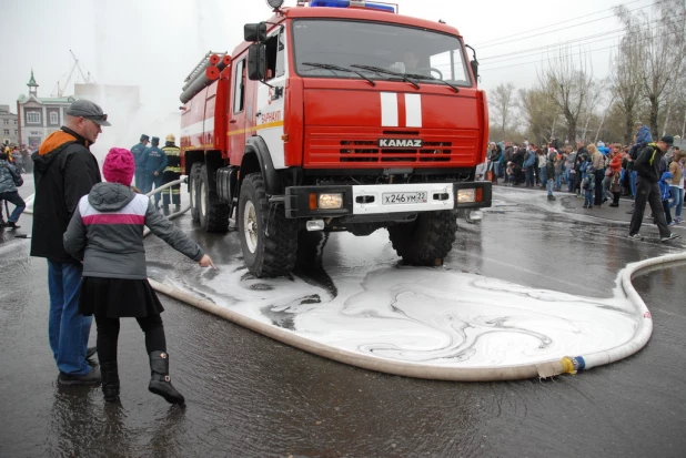 Выставка пожарной техники в Барнауле. 26 апреля 2015 года.