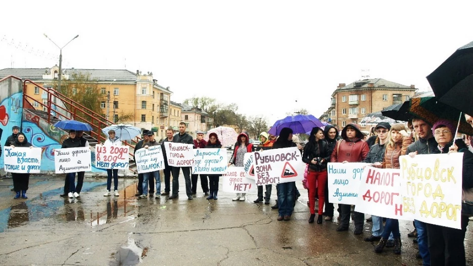 Акция протеста против плохих дорог в Рубцовске