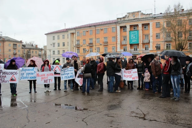 Акция протеста против плохих дорог в Рубцовске