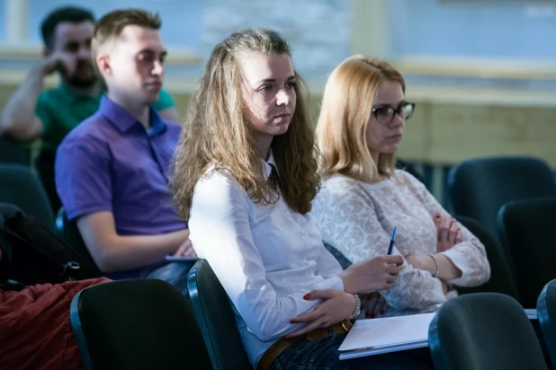 Денис Зюзин встретился с молодыми предпринимателями.