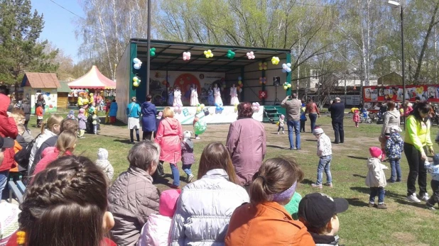 В Барнауле открылись парки. 1 мая 2015 года.