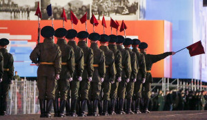 В Москве прошла последняя ночная репетиция Парада Победы.