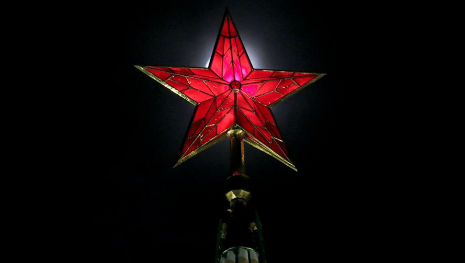 В Москве прошла последняя ночная репетиция Парада Победы.
