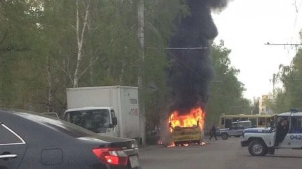 На Георгиева сгорела маршрутка.