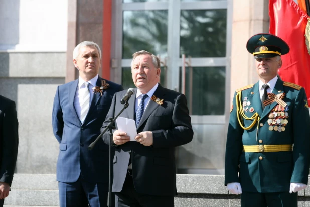 Шествие "Бессмертного полка" и войск Барнаульского гарнизона. 9 мая 2015 года.