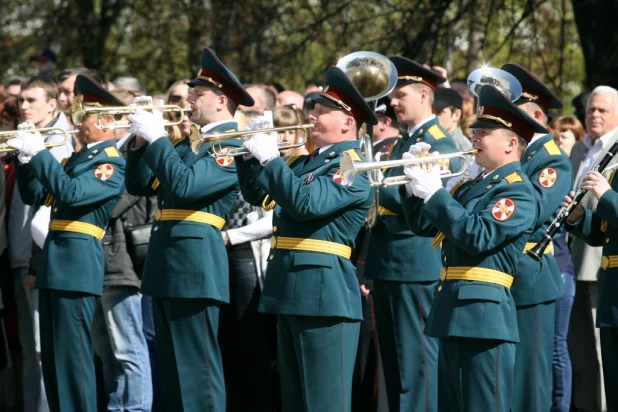 Шествие "Бессмертного полка" и войск Барнаульского гарнизона. 9 мая 2015 года.