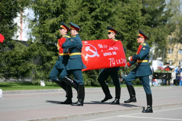 Шествие "Бессмертного полка" и войск Барнаульского гарнизона. 9 мая 2015 года.