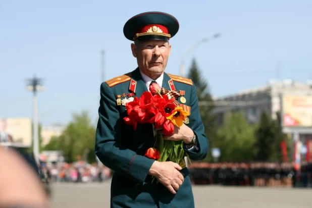 Шествие "Бессмертного полка" и войск Барнаульского гарнизона. 9 мая 2015 года.