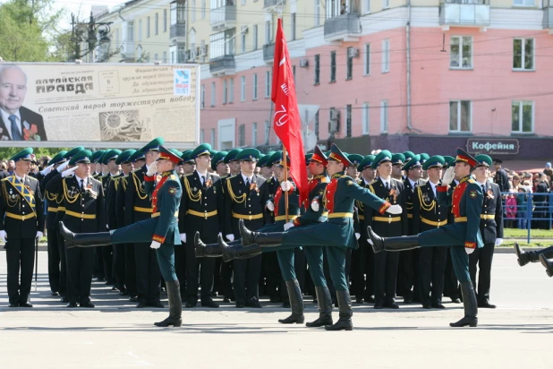 Шествие "Бессмертного полка" и войск Барнаульского гарнизона. 9 мая 2015 года.