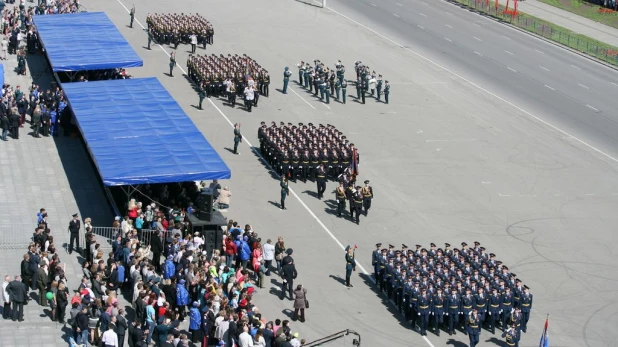 Шествие "Бессмертного полка" и войск Барнаульского гарнизона. 9 мая 2015 года.