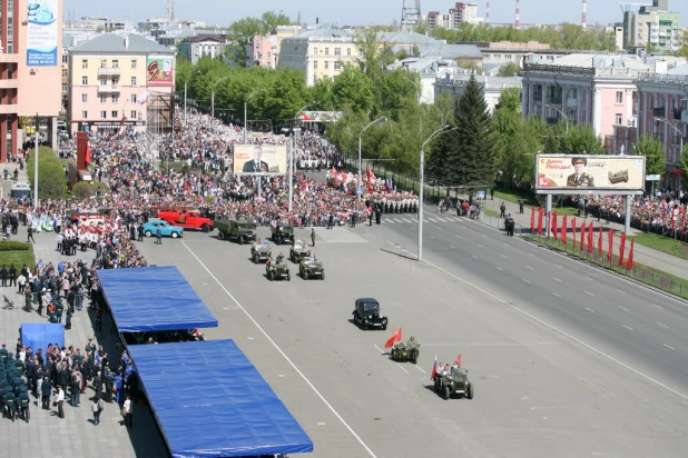 Шествие "Бессмертного полка" и войск Барнаульского гарнизона. 9 мая 2015 года.