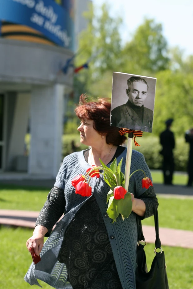 Шествие "Бессмертного полка" и войск Барнаульского гарнизона. 9 мая 2015 года.