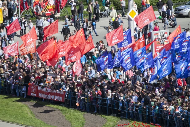 Шествие "Бессмертного полка" и войск Барнаульского гарнизона. 9 мая 2015 года.