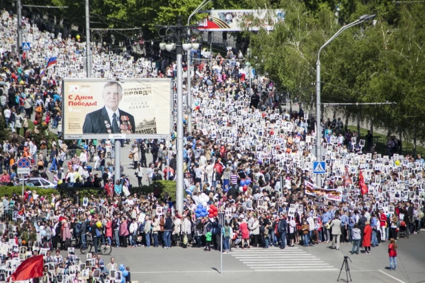 Шествие "Бессмертного полка" и войск Барнаульского гарнизона. 9 мая 2015 года.