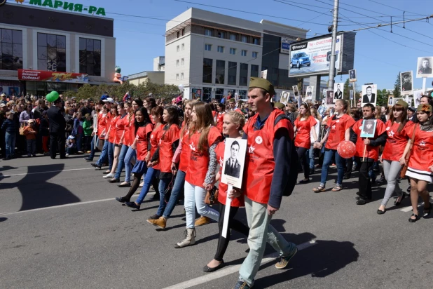 Шествие "Бессмертного полка" в Барнауле 9 мая 2015 года.