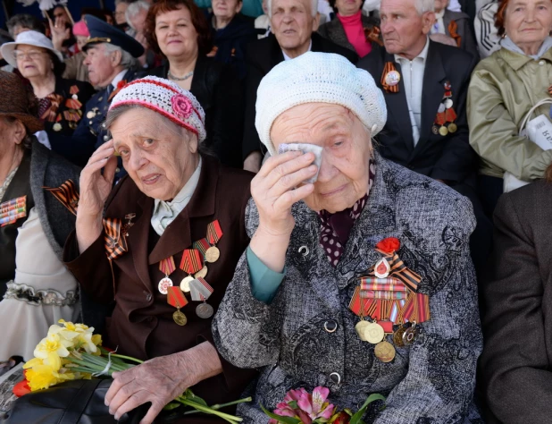 Шествие "Бессмертного полка" в Барнауле 9 мая 2015 года.