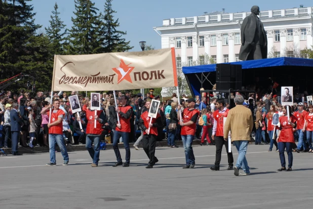 Шествие "Бессмертного полка" в Барнауле 9 мая 2015 года.