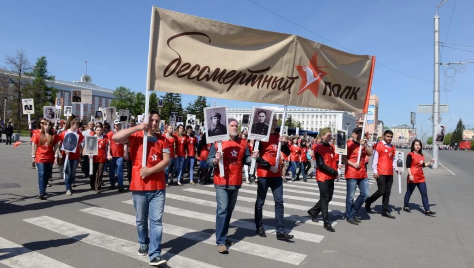 Шествие "Бессмертного полка" в Барнауле 9 мая 2015 года.