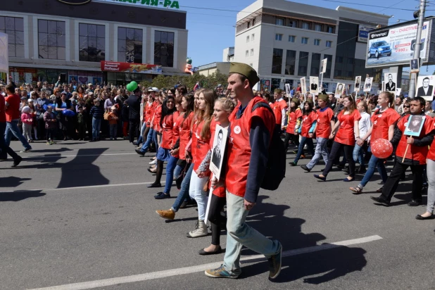 Шествие "Бессмертного полка" в Барнауле 9 мая 2015 года.