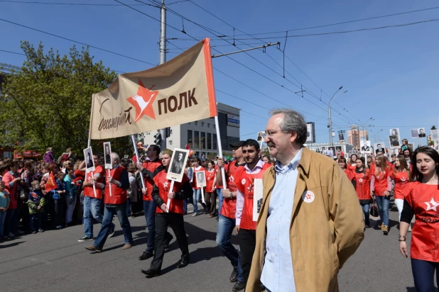 Шествие "Бессмертного полка" в Барнауле 9 мая 2015 года.