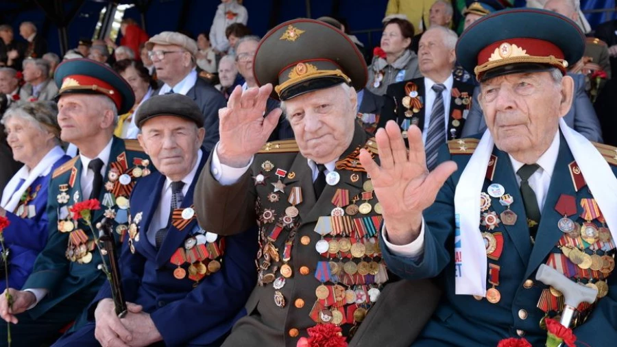 Шествие &quot;Бессмертного полка&quot; в Барнауле 9 мая 2015 года.
