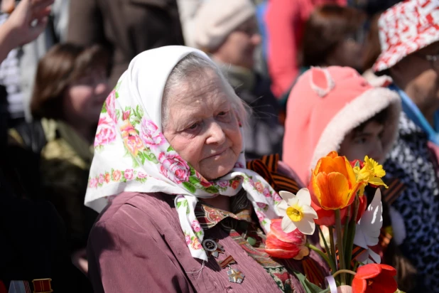 Шествие "Бессмертного полка" в Барнауле 9 мая 2015 года.