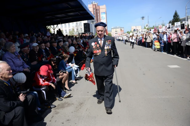 Шествие "Бессмертного полка" в Барнауле 9 мая 2015 года.