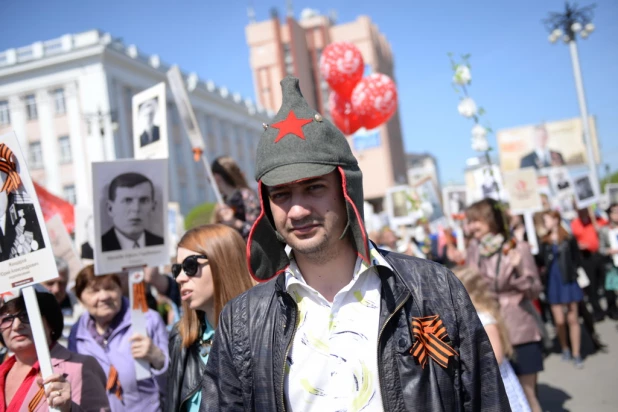 Шествие "Бессмертного полка" в Барнауле 9 мая 2015 года.