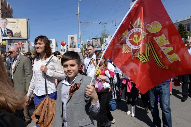 Шествие "Бессмертного полка" в Барнауле 9 мая 2015 года.