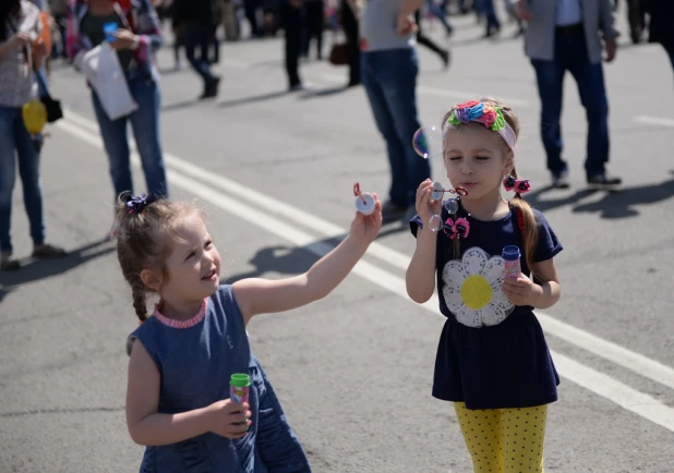 Народные гуляния на 9 мая 2015 года в Барнауле.