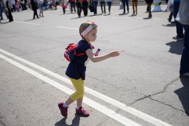 Народные гуляния на 9 мая 2015 года в Барнауле.