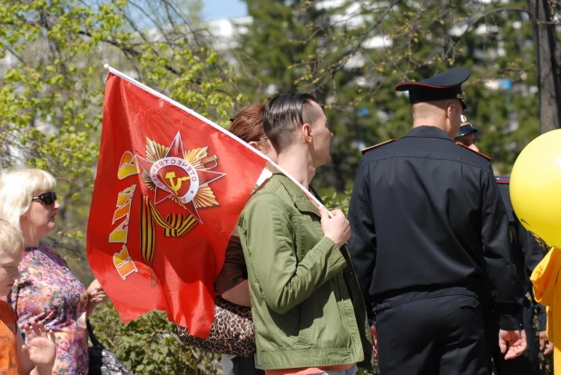 Народные гуляния на 9 мая 2015 года в Барнауле.