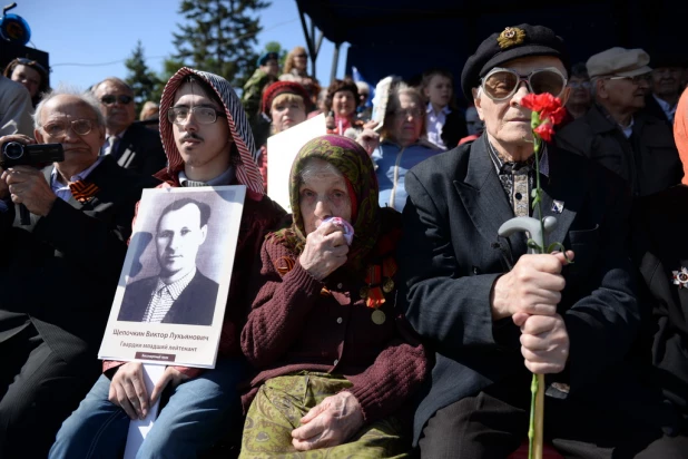 Парад Победы в Барнауле 9 мая 2015 года.