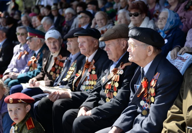 Парад Победы в Барнауле 9 мая 2015 года.