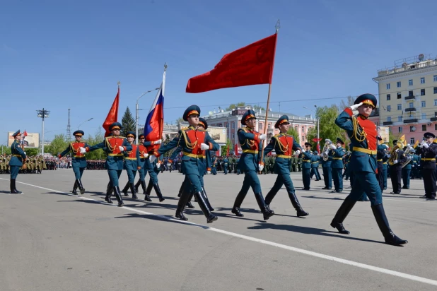 Парад Победы в Барнауле 9 мая 2015 года.