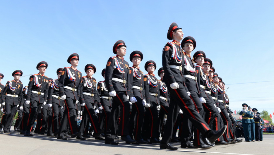 Парад Победы в Барнауле 9 мая 2015 года.