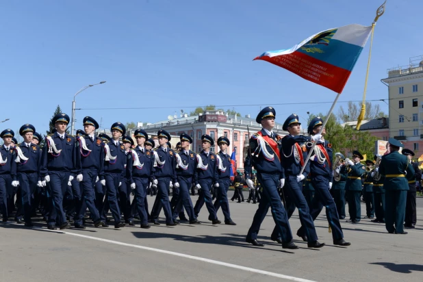 Парад Победы в Барнауле 9 мая 2015 года.