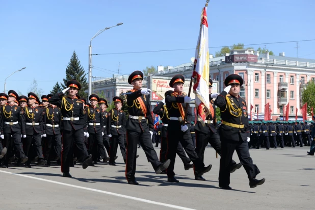 Парад Победы в Барнауле 9 мая 2015 года.