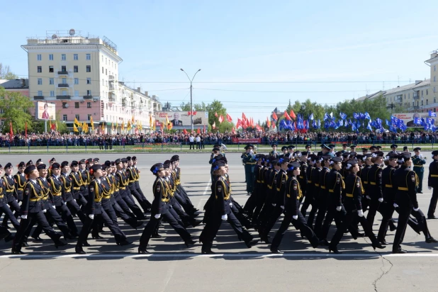 Парад Победы в Барнауле 9 мая 2015 года.