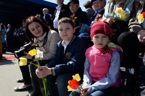 Парад Победы в Барнауле 9 мая 2015 года.