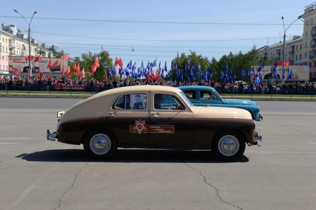 Парад Победы в Барнауле 9 мая 2015 года.