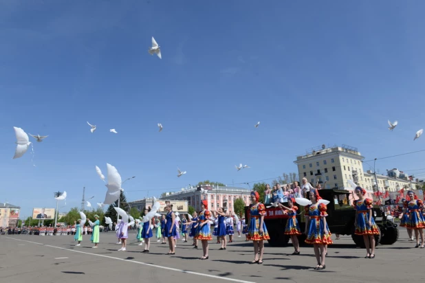 Парад Победы в Барнауле 9 мая 2015 года.