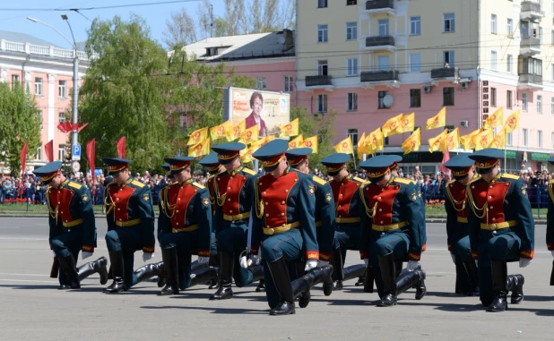 Парад Победы в Барнауле 9 мая 2015 года.