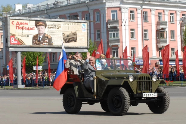 Парад Победы в Барнауле 9 мая 2015 года.