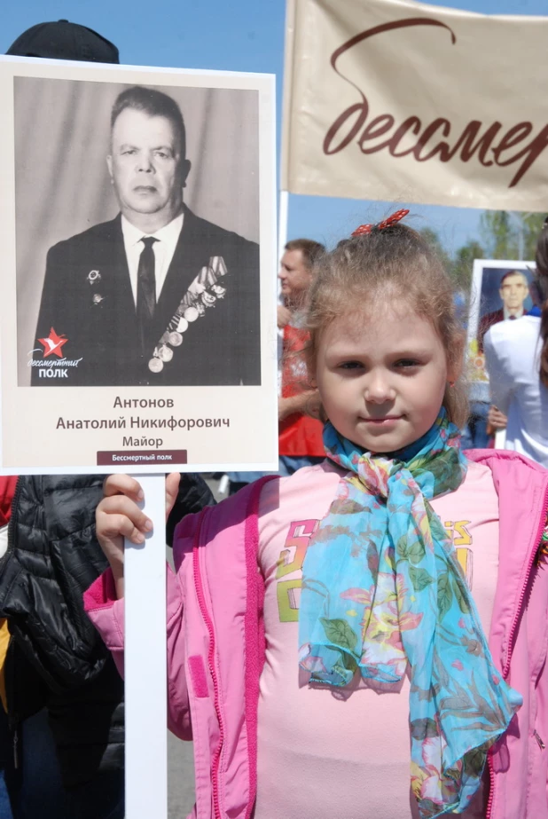 Участники шествия "Бессмертный полк". Барнаул, 9 мая 2015 год.