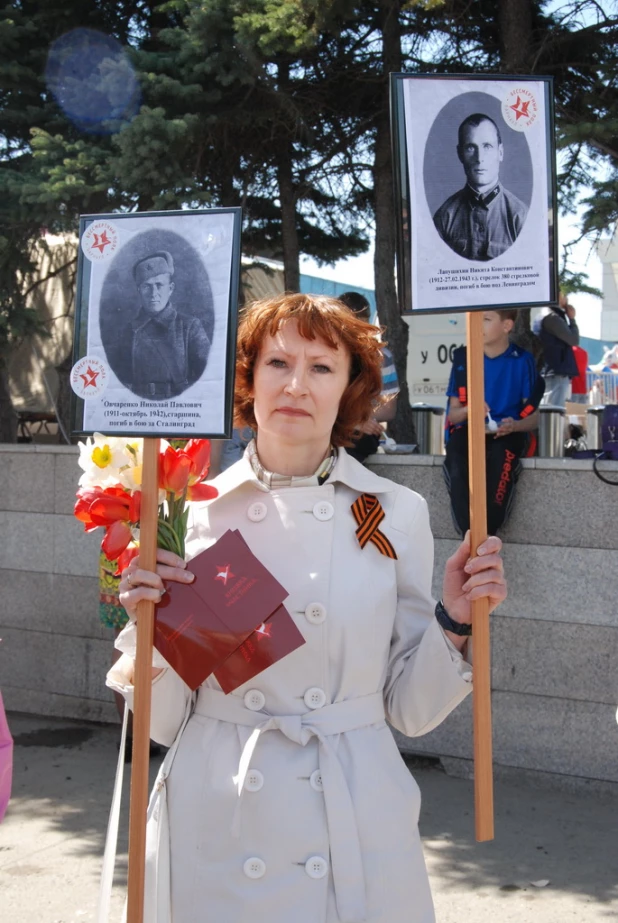 Участники шествия "Бессмертный полк". Барнаул, 9 мая 2015 год.