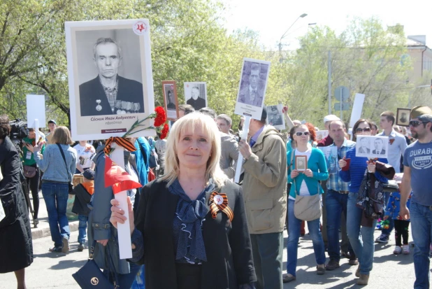 Участники шествия "Бессмертный полк". Барнаул, 9 мая 2015 год.