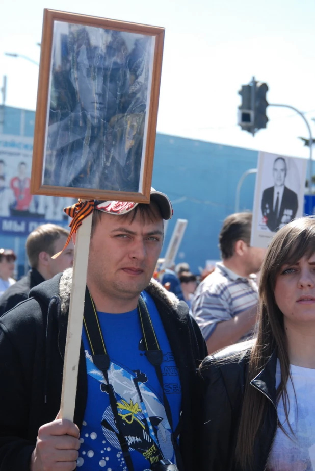 Участники шествия "Бессмертный полк". Барнаул, 9 мая 2015 год.